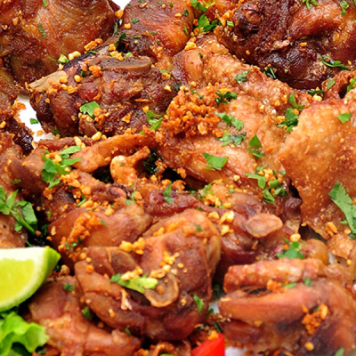 Porção de Frango a Passarinho